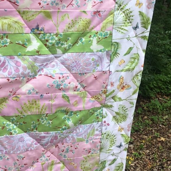 NWT Botanical Beauty Hand Crafted Quilt - Picture 8 of 15